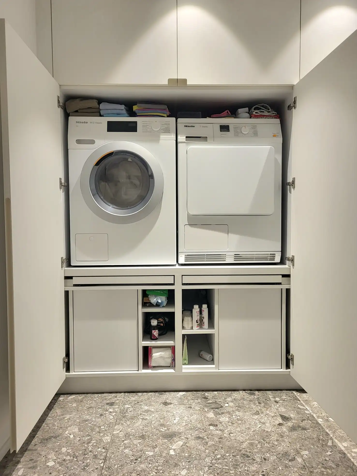 Prachtig gerenoveerd 3 slaapkamer appartement op de Zeedijk van Oostduinkerke te koop foto 14