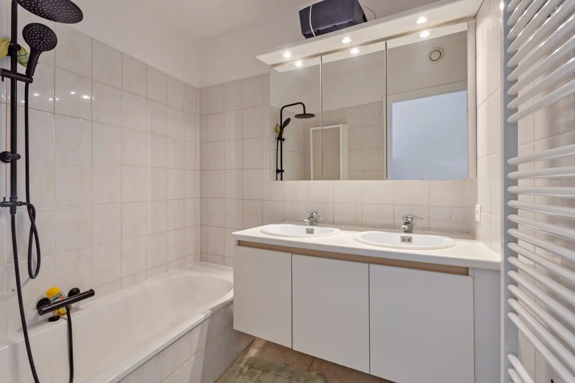 Instapklaar 2 slaapkamer appartement in hartje Waregem foto 11