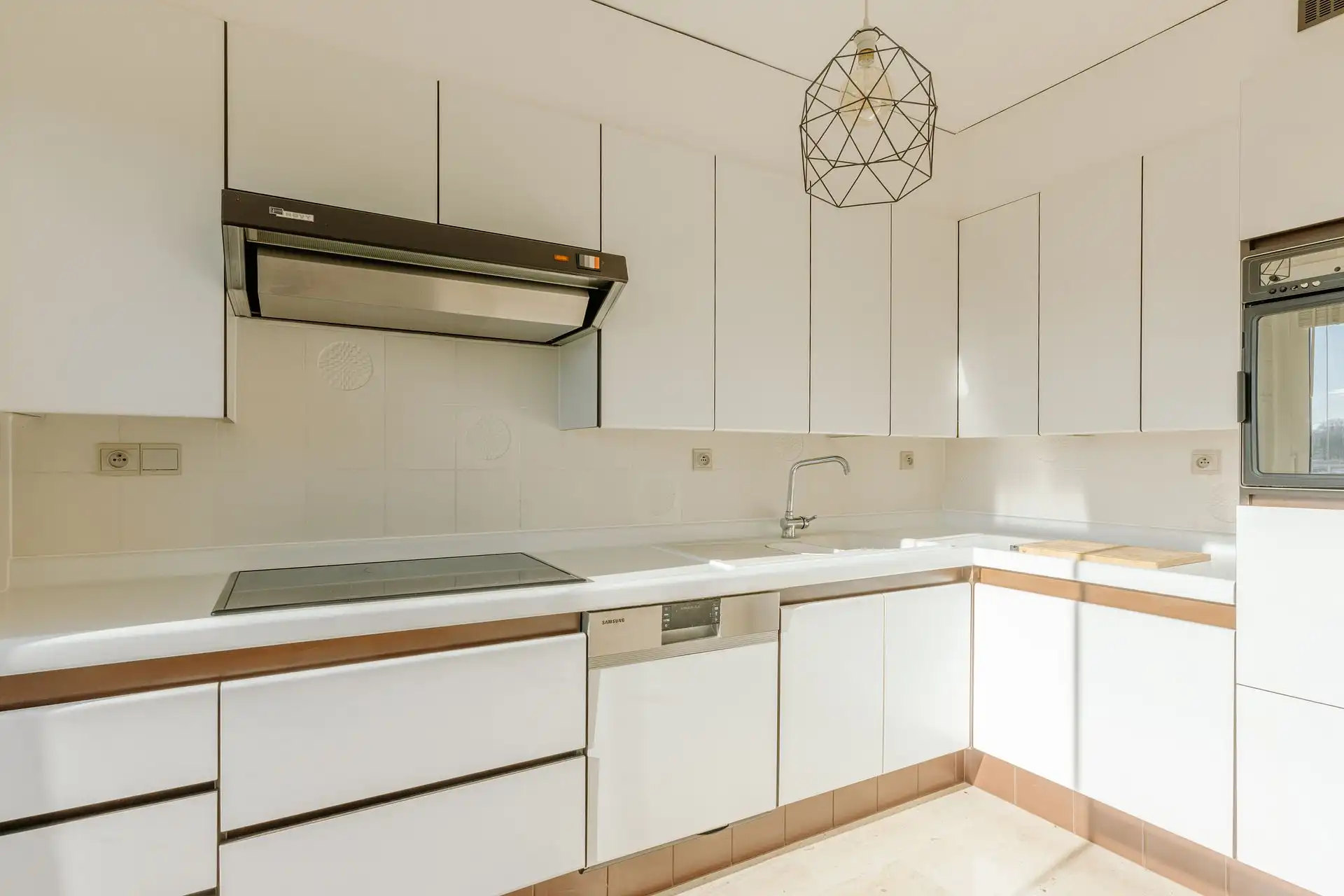 Lichtrijk appartement met drie slaapkamers en terras foto 6