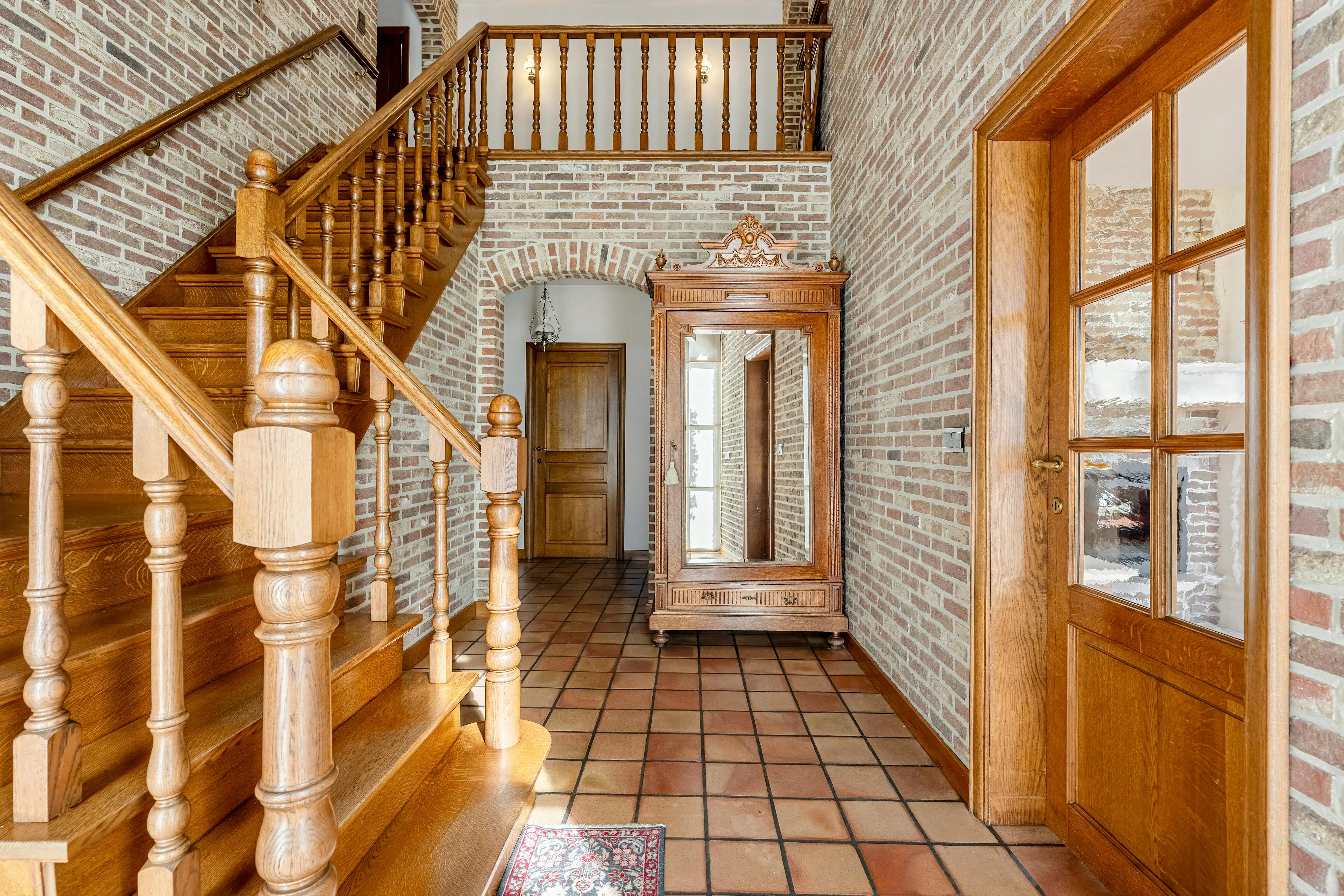 Ruime gezinswoning met praktijkruimte, 5 slaapkamers op 36a57ca centrum Diepenbeek foto 3