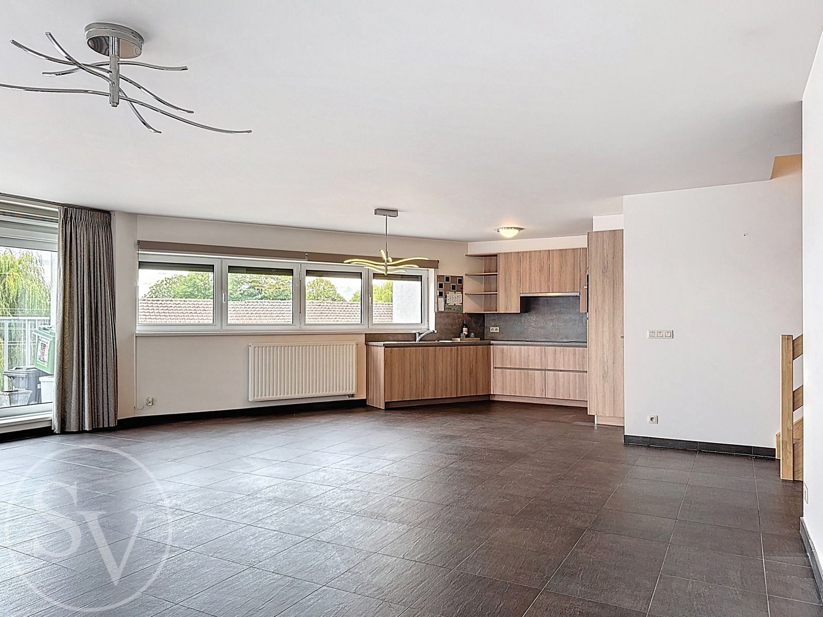Duplex appartement met terras. foto {{pictureIndex}}