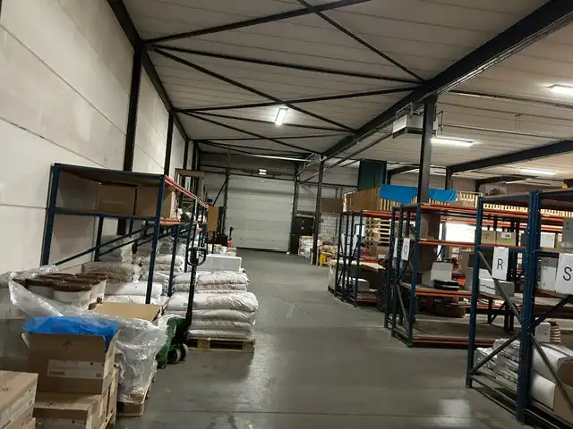 MULTIFUNCTIONEEL BEDRIJFSPAND MET KOEL-EN VRIESFACILITEITEN foto 7