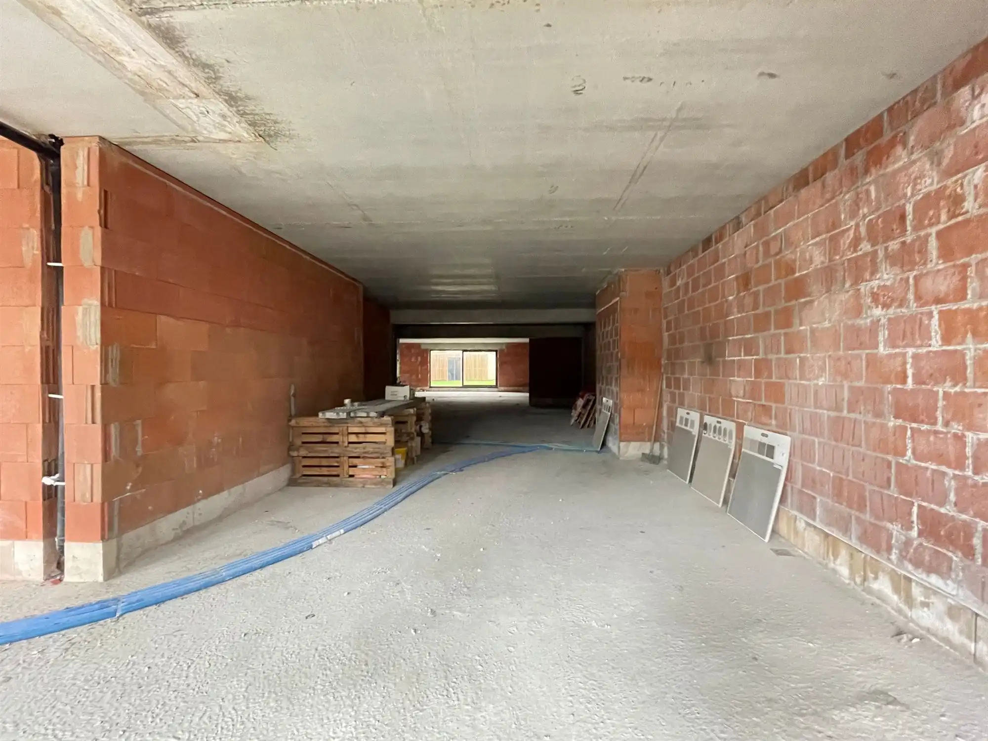 Ultra zichtbaar handelsgelijkvloers van 215m² en 10,5m vitrine op de markt foto 6