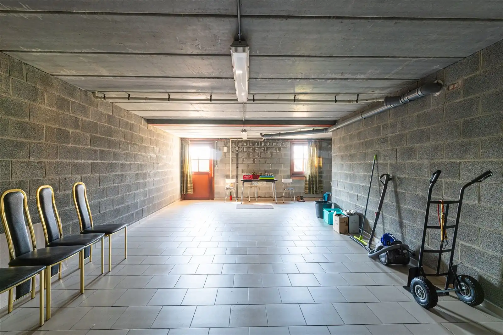 Ruime lichtrijke villa met tuin op 15are50 foto 26