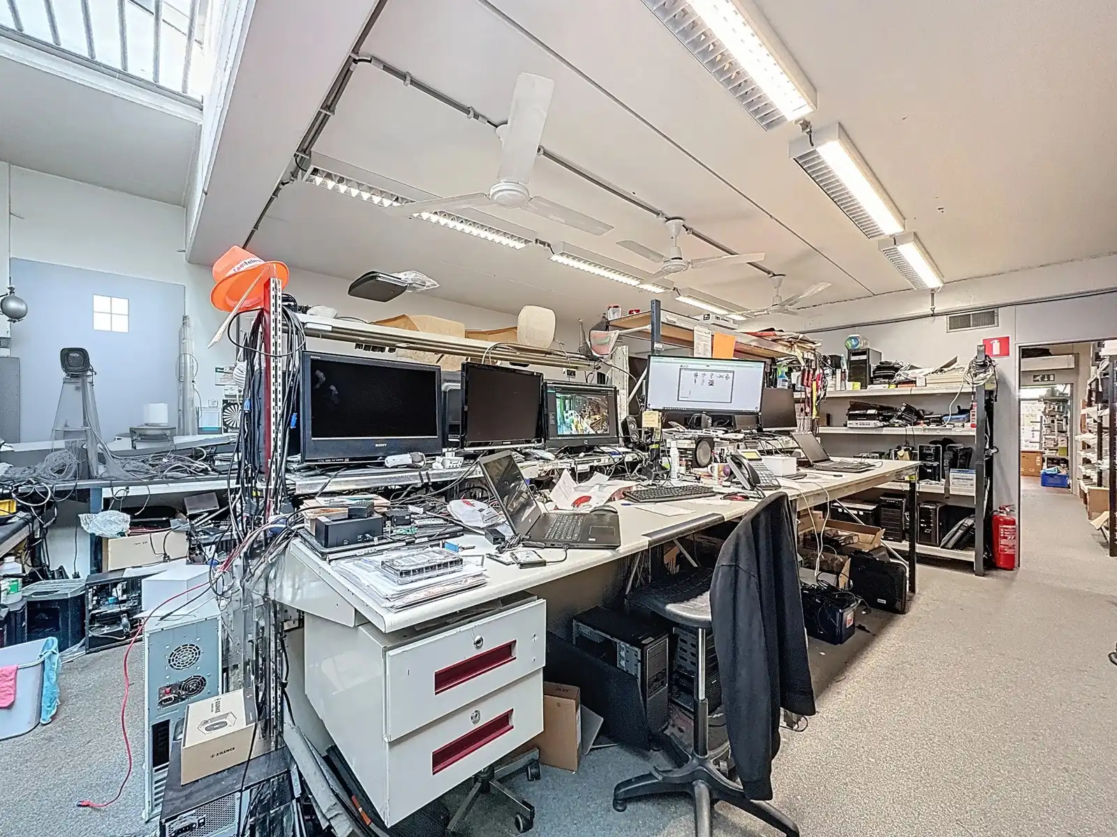 Commercieel Pand met Grote Visibiliteit vlakbij Bredabaan foto 25