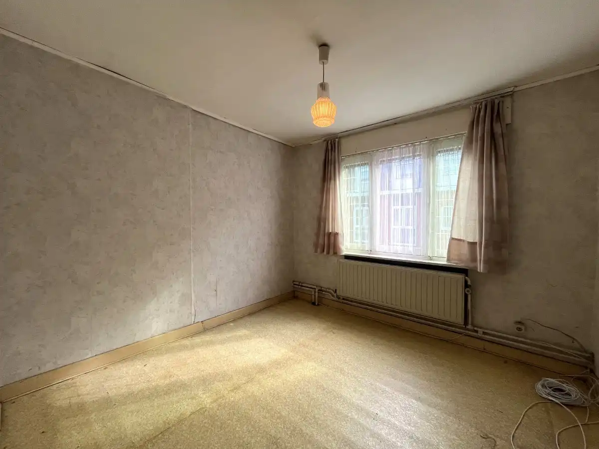 Ledegem – Te renoveren woning op ruim perceel met uitweg achteraan foto 7