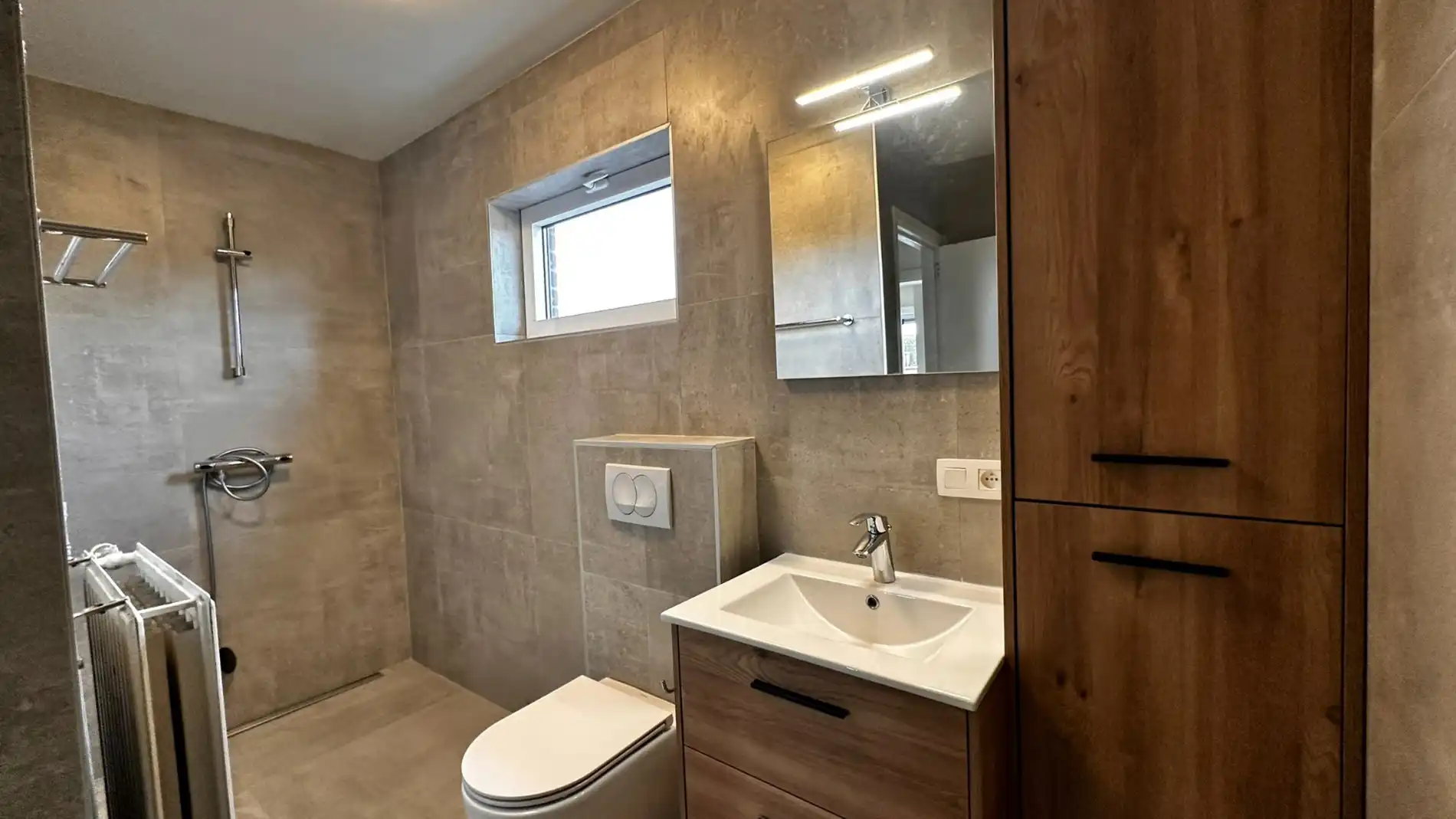 Gerenoveerde rijwoning te huur in Zele foto 9