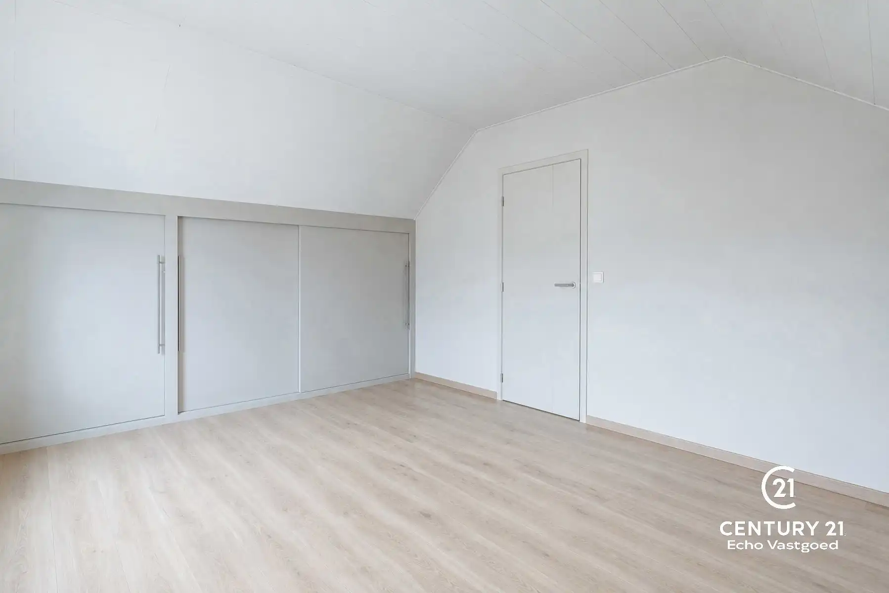 ruime woning met 4 slaapkamers op een fraai hoekperceel  foto 23