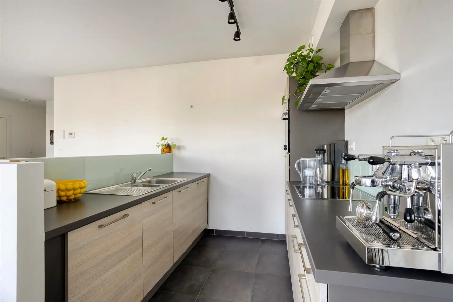Modern 1-slaapkamerappartement in hartje Antwerpen! foto 7