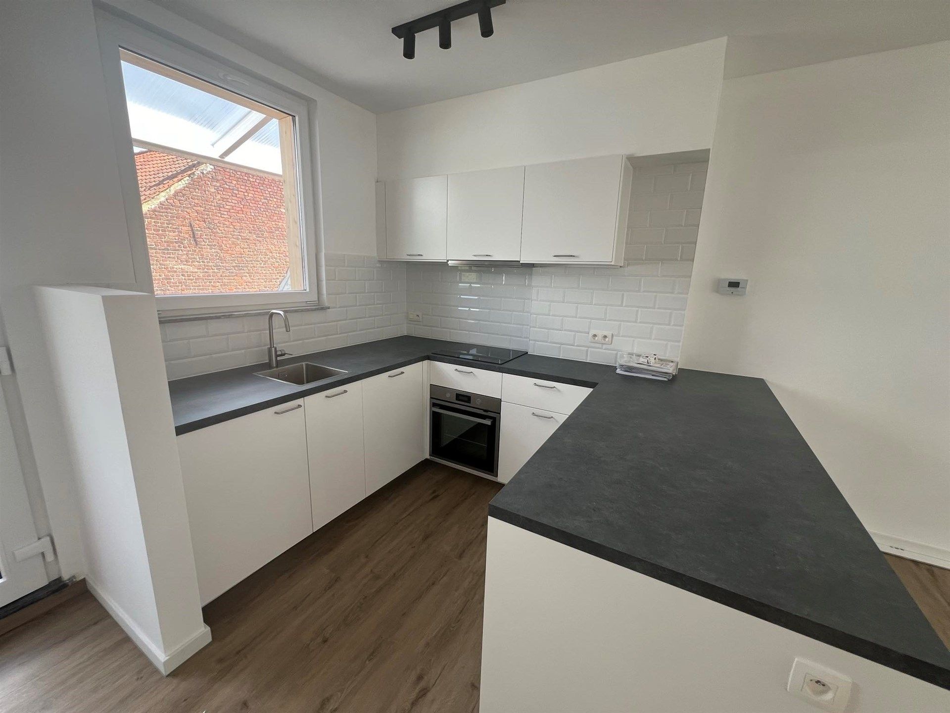 Gerenoveerd appartement met 1 slaapkamer en eigen ingang foto 3