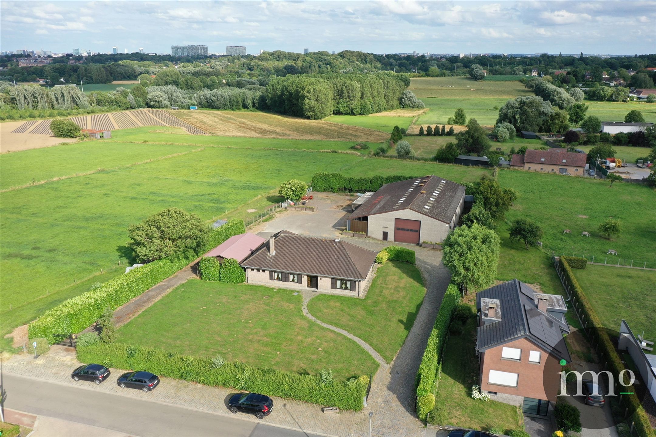 Hoofdfoto van de publicatie: Landelijke woning met depot op een perceel van 42 ARE!!
