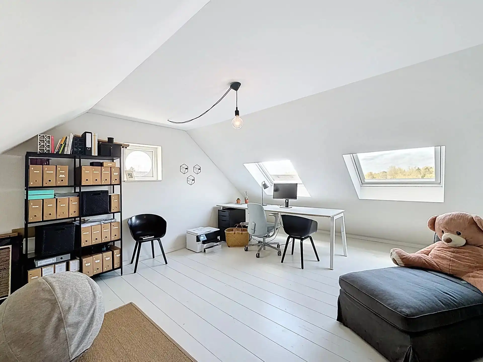 Prachtige luxueus ingerichte woning met 4 slaapkamers en 2 badkamers op een mooi perceel met bijgebouw. foto 31