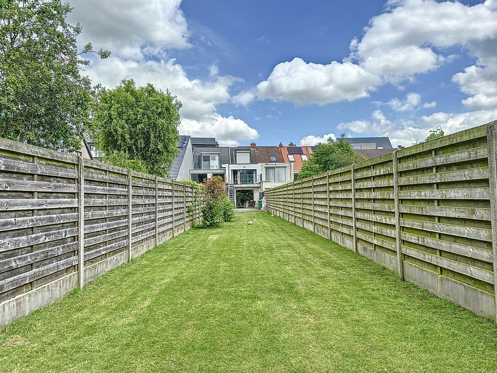 Gelijkvloers handelsruimte met tuin en duplex appartement foto 2