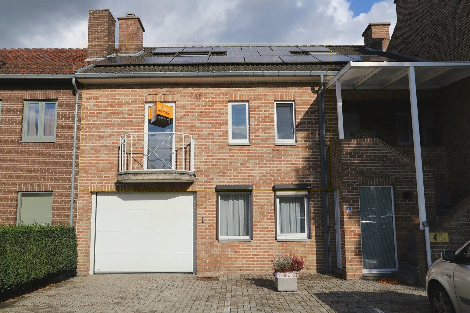 Ruim en licht duplex-appartement met 2 slaapkamers en autostaanplaats te Lanaken foto 1