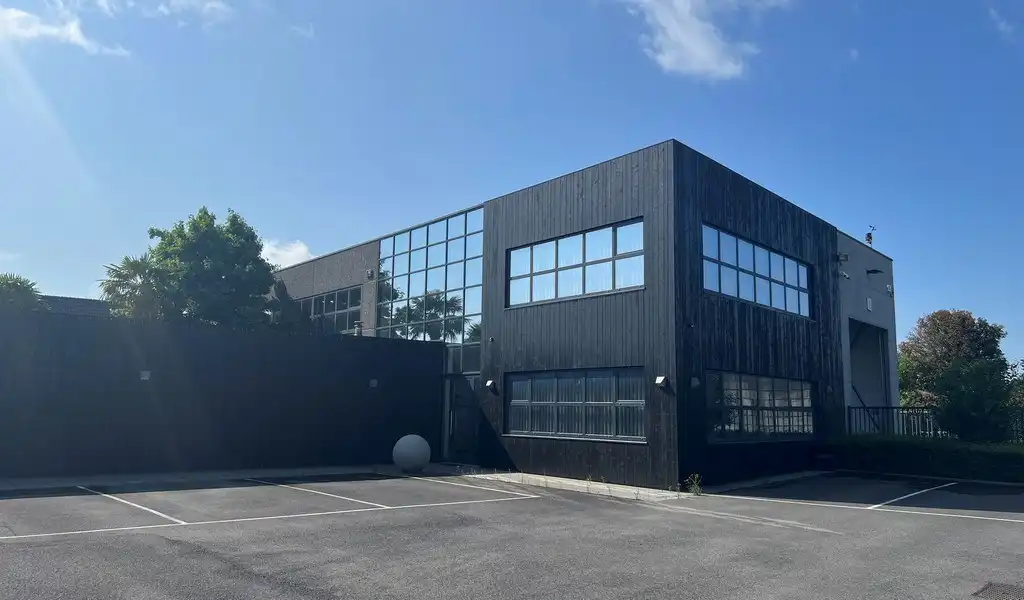 Bedrijfsgebouw met villa te huur langs  E17 in  Kruisem foto 2
