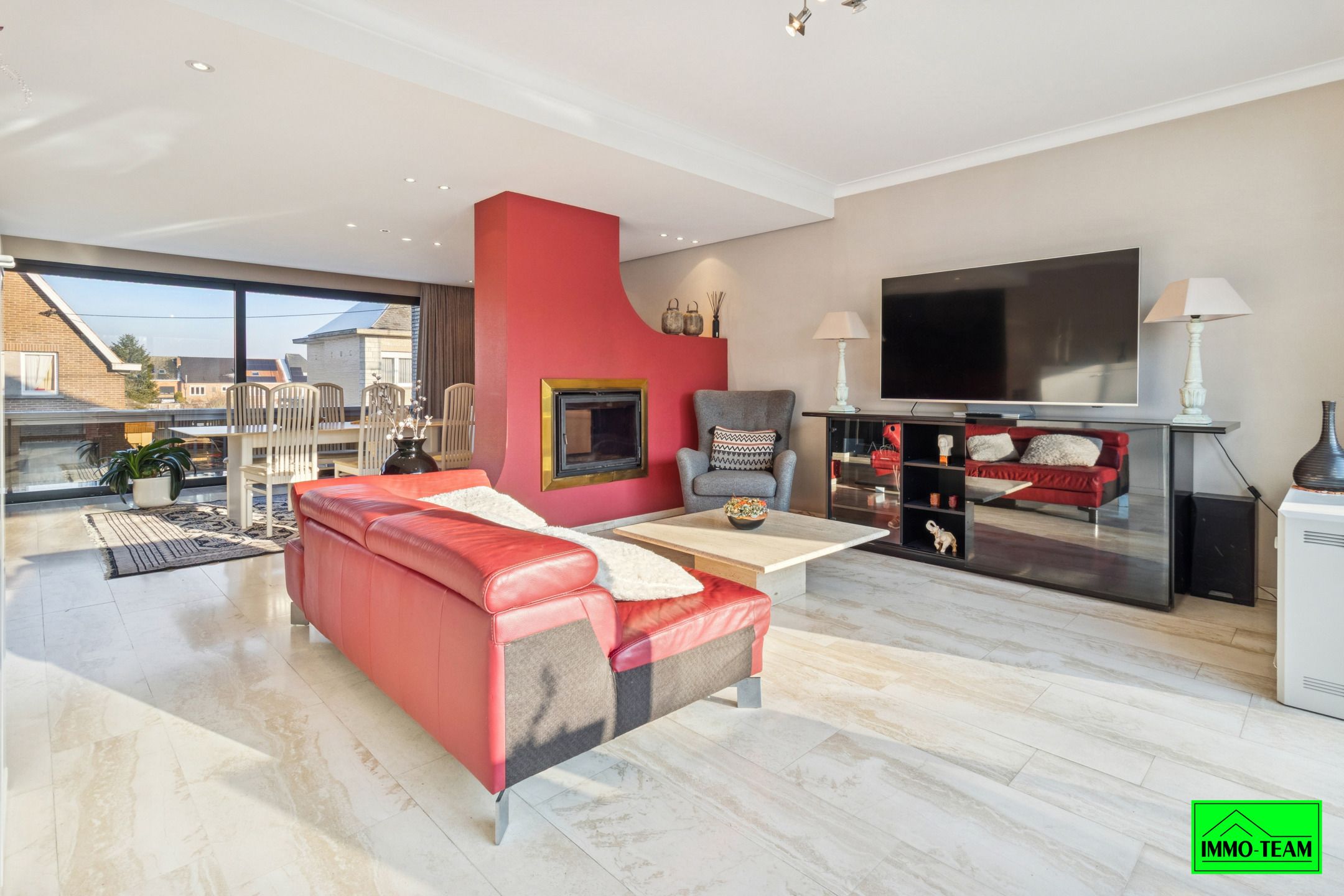 Ruime 2-gevelwoning met garage, tuin en 3 slaapkamers foto 4