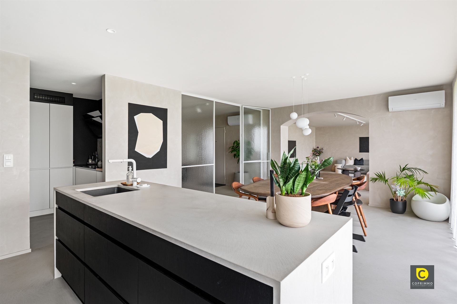 Modern en zeer ruim (200 m²) appartement foto 5