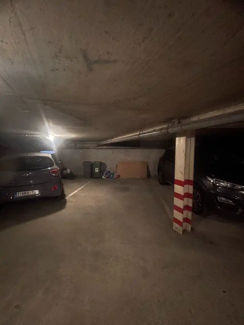 Lichtrijk hoekappartement met 2 slaapkamers en ondergrondse parkeerplaats foto 13