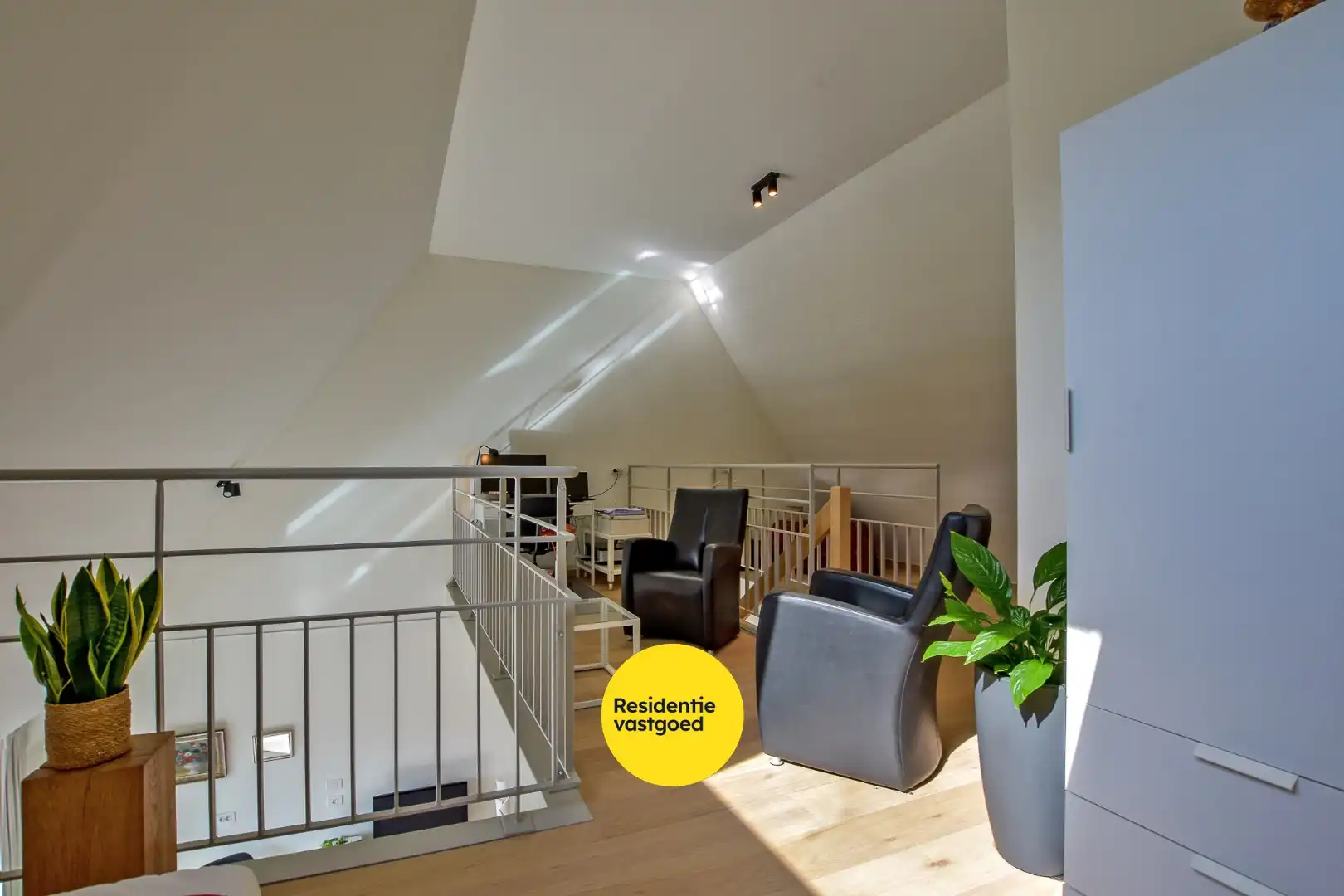 Luxueuze assistentieflat (89m² + 5m² terras) met 2 slaapkamers te Nieuwpoort.  foto 2