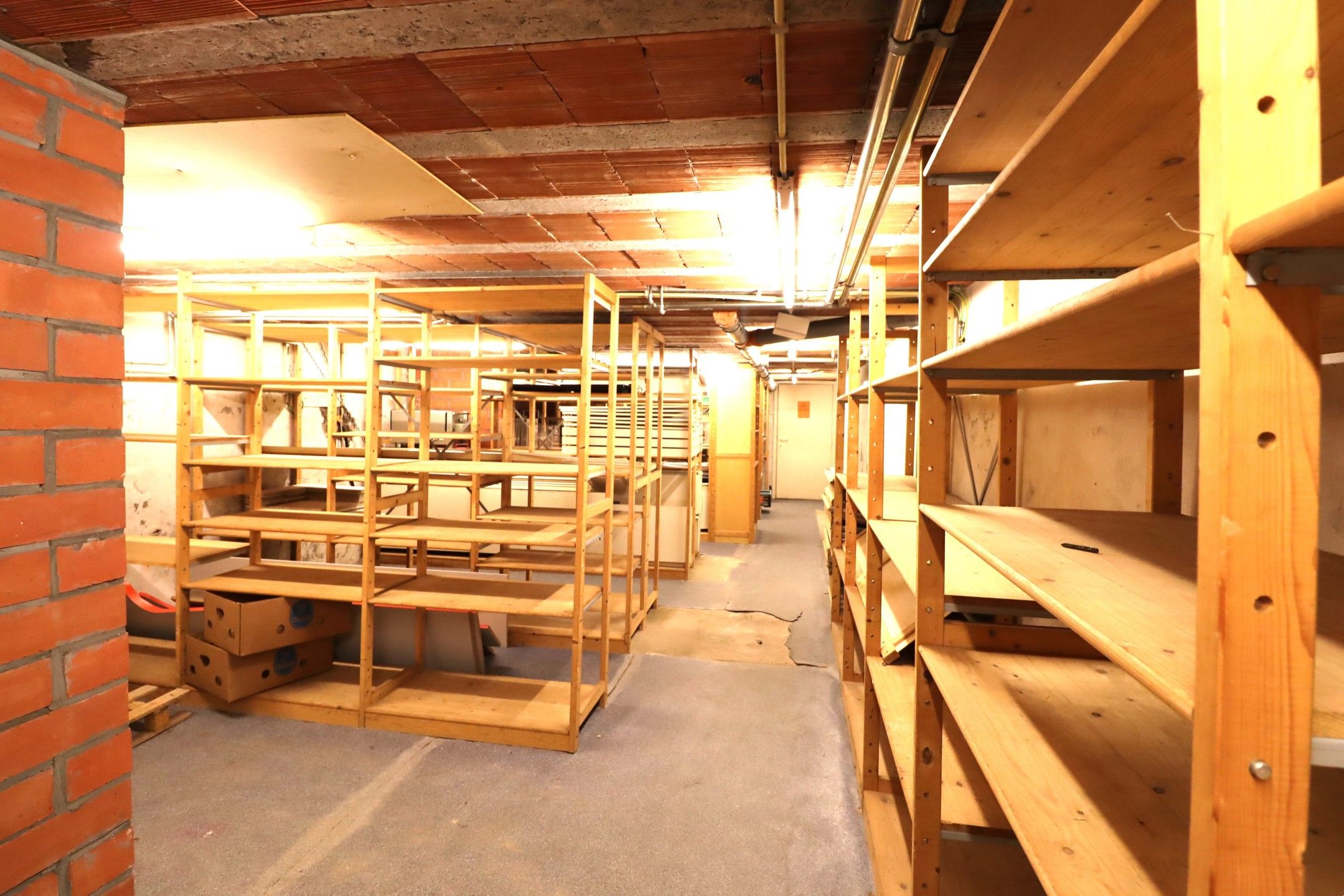 Ruim handelspand 888m² foto 9