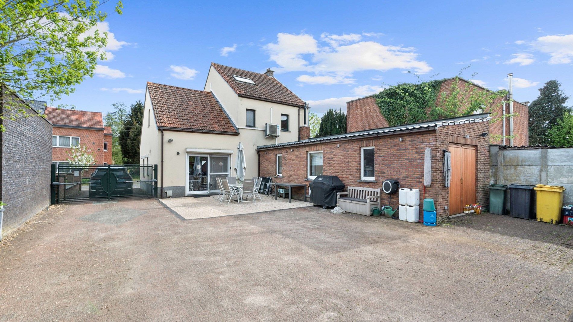 LUBBEEK woning met mooie tuin foto 25