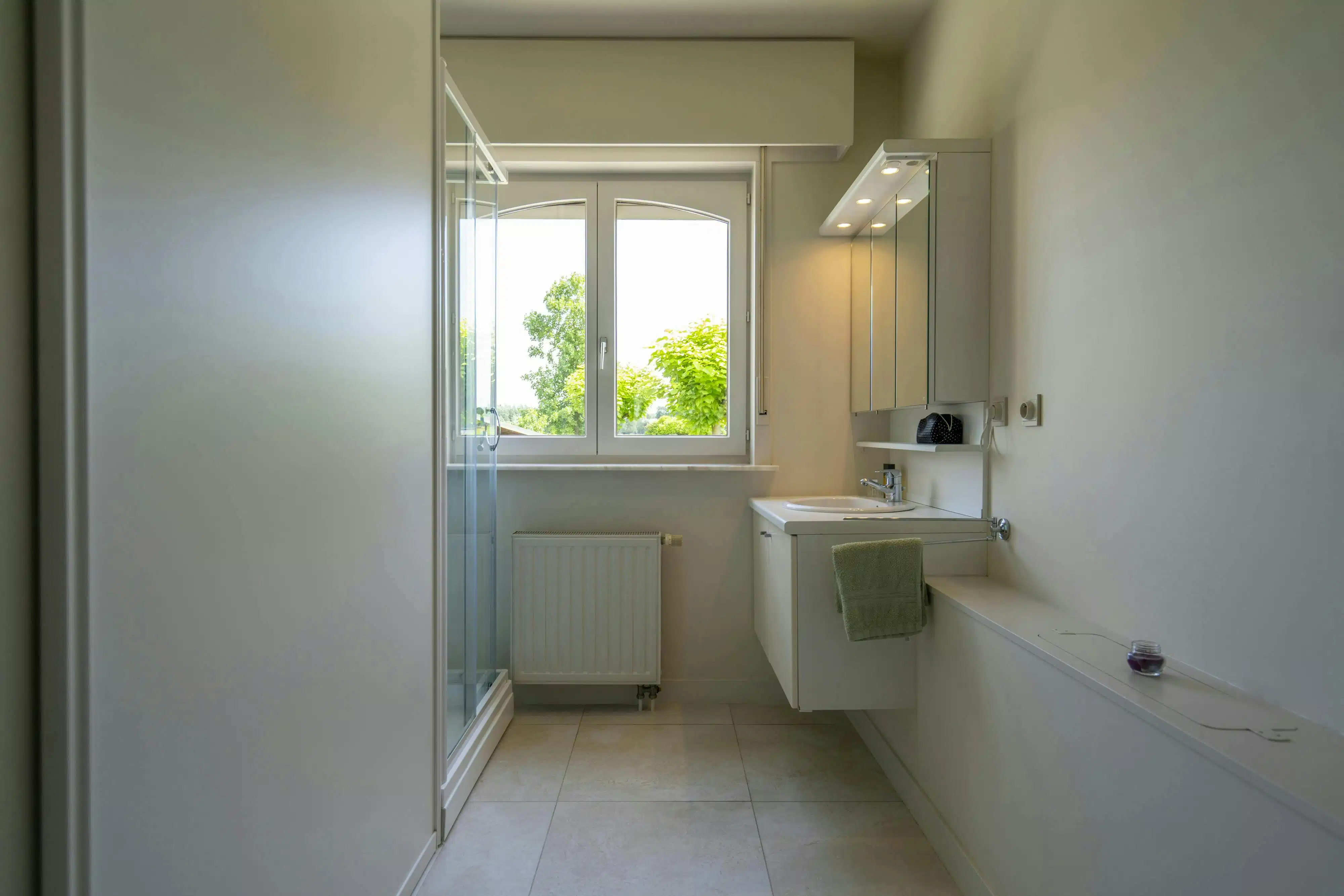 Statige open villa in woongebied met bijgebouw op ca. 2900m² foto 9