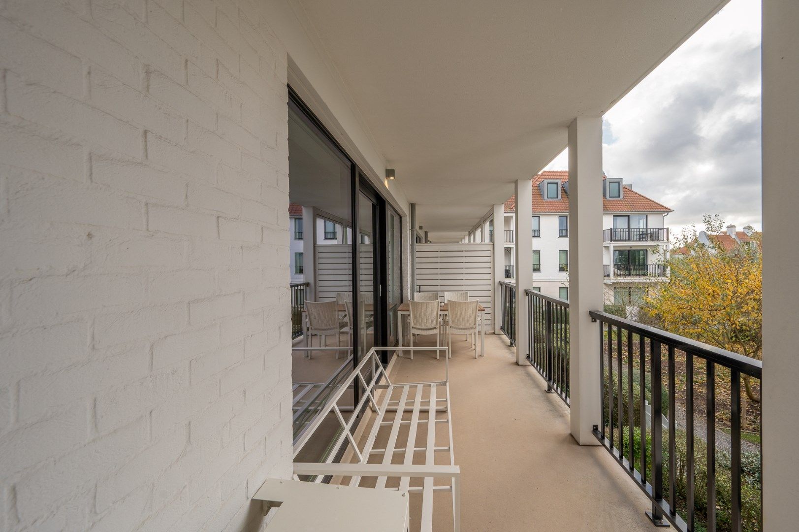 Zuidwest georiënteerd appartement met ruim terras en open zicht op het Emile Raespad te Duinenwater foto 5