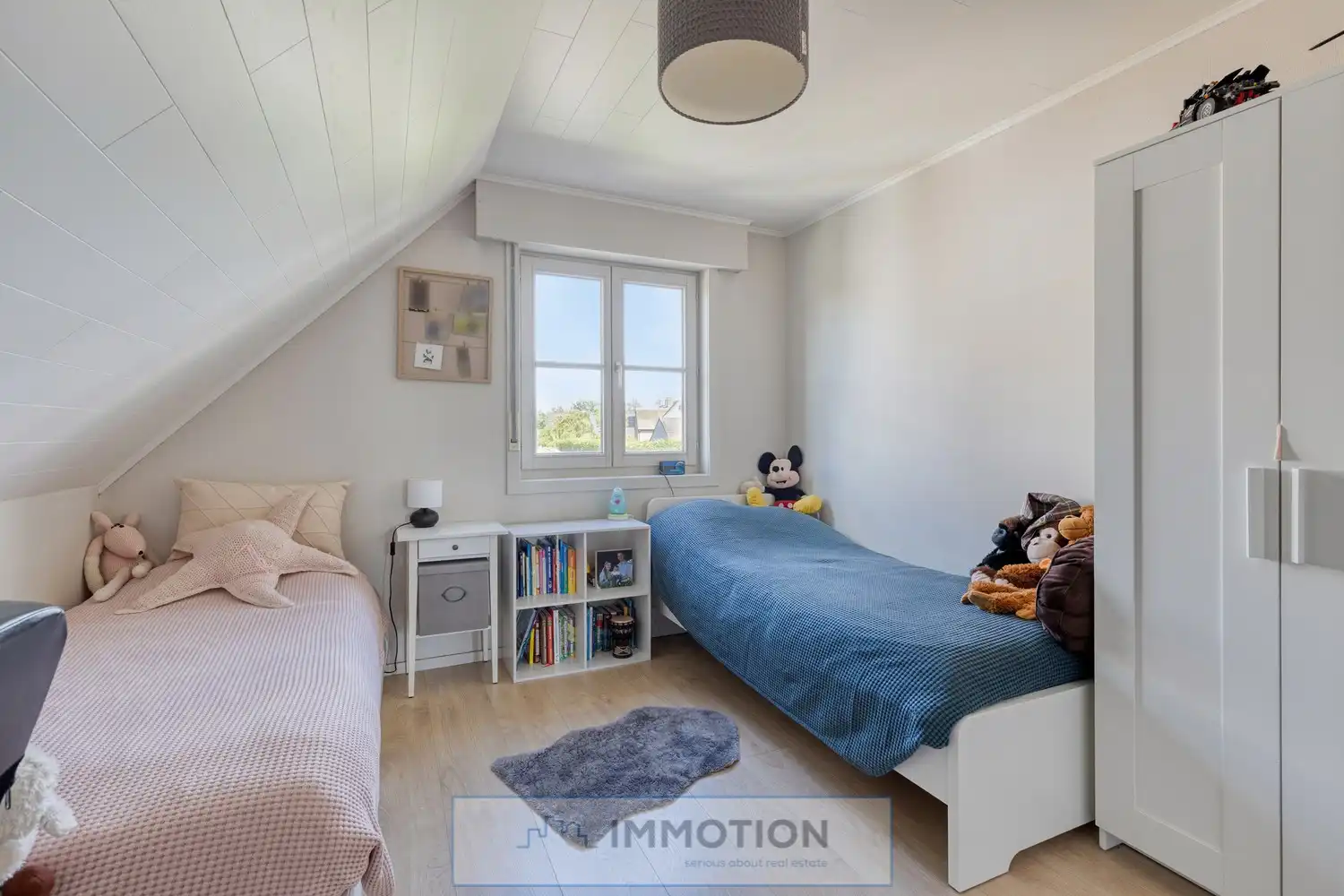 Halfopen gezinswoning met 3 slaapkamers, tuinkamer en poolhouse - Kijkdag met biedmoment op 27/06 foto 17