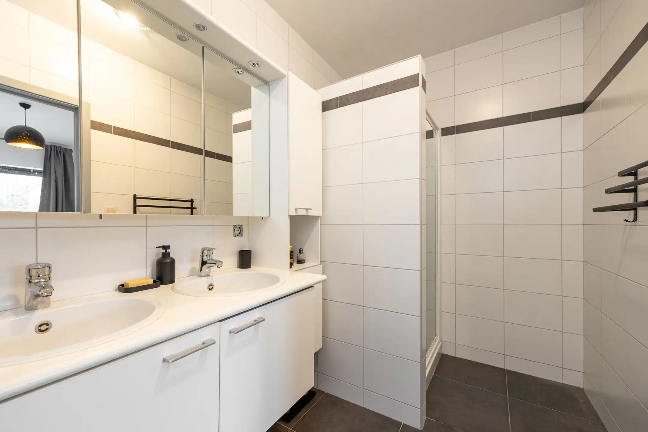 Instapklaar gelijkvloers app met 1 slpk, tuin en staanplaats foto 7