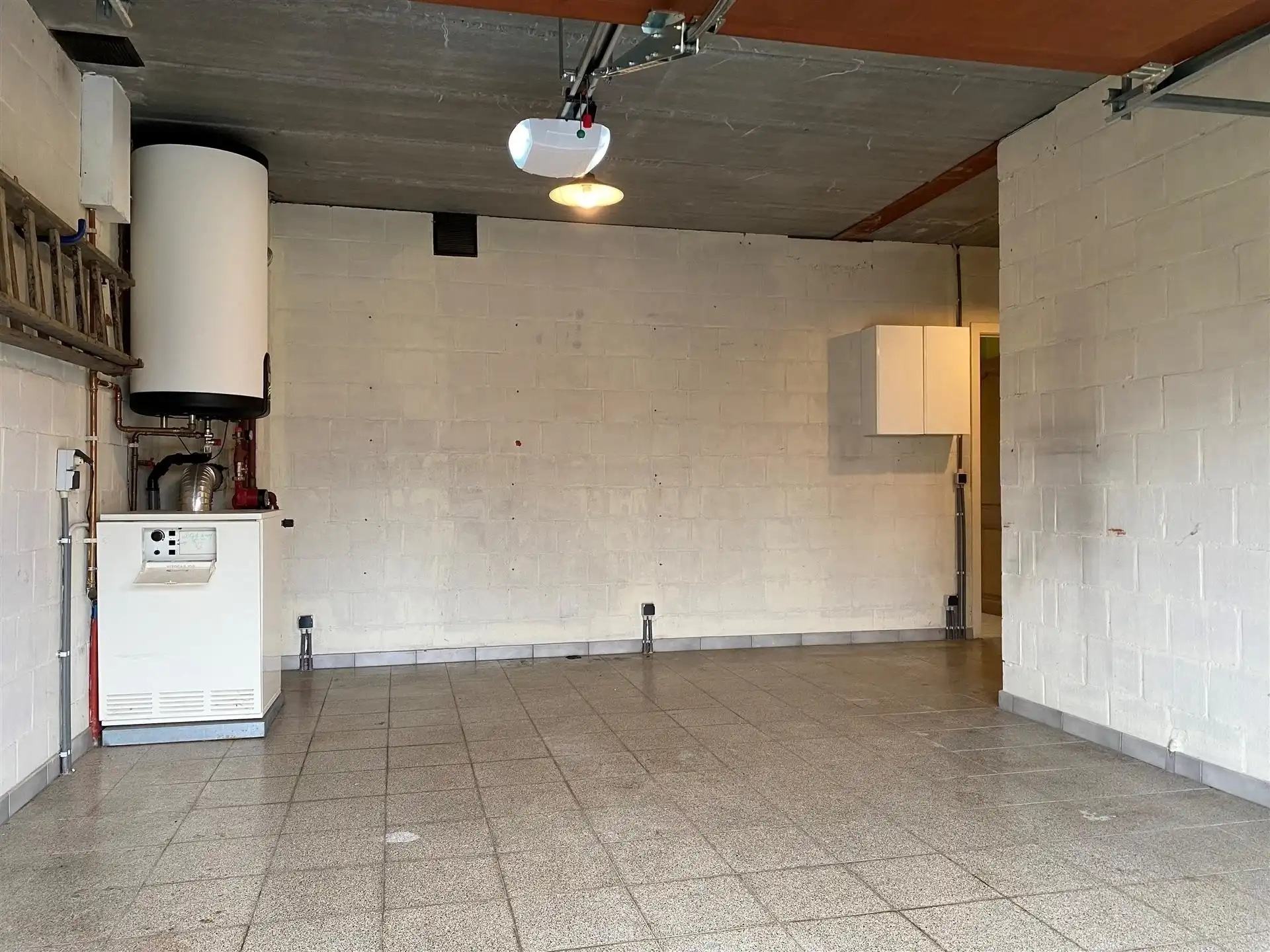 Halfopen woning met 4 slaapkamers en 2 badkamers. foto 15