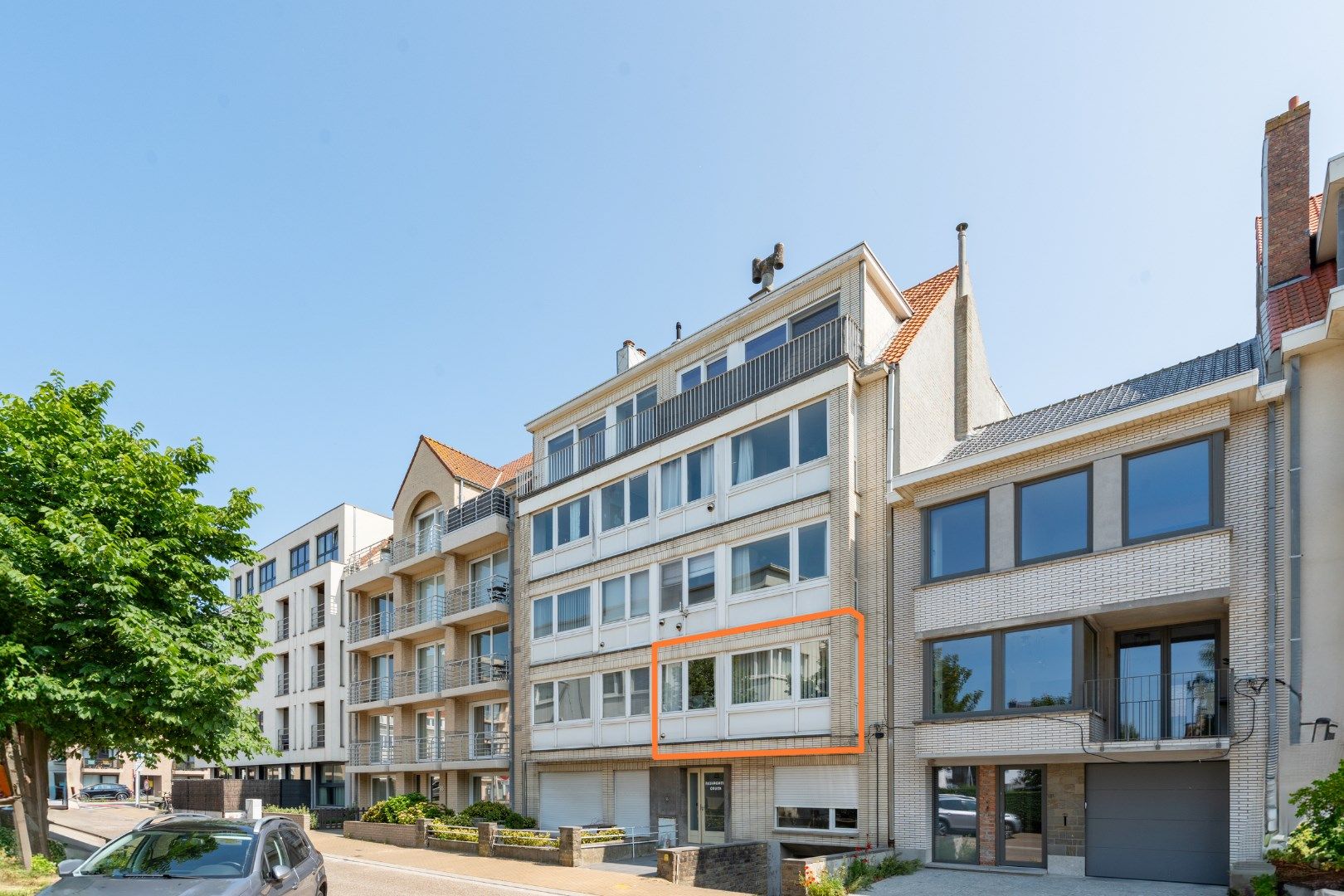 OP TE FRISSEN APPARTEMENT MET 2 SLAAPKAMERS IN MARIAKERKE foto {{pictureIndex}}