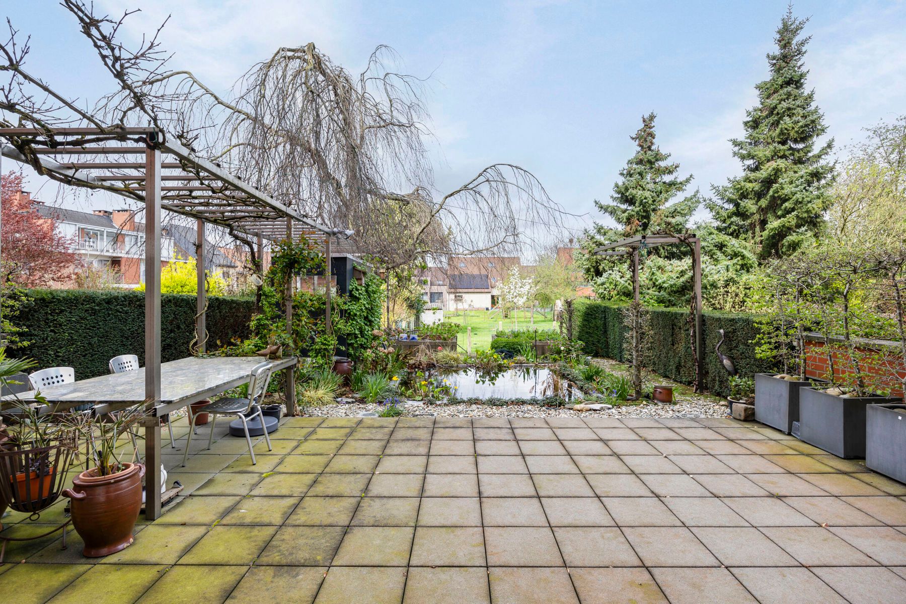 Licht en ruimte in dit appartement met tuin, inpandige garage en lift foto 3