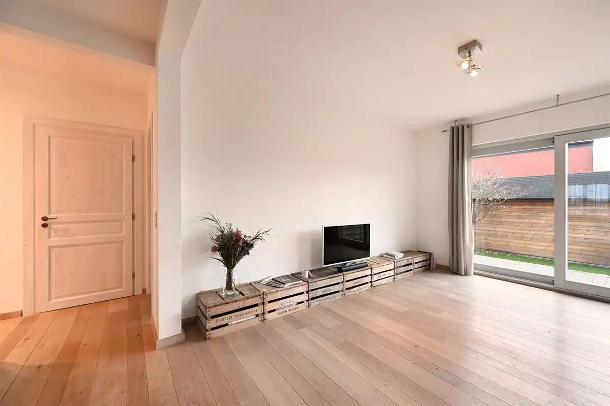 Instapklare woning met mogelijkheid tot praktijk/tweewoonst. foto 4