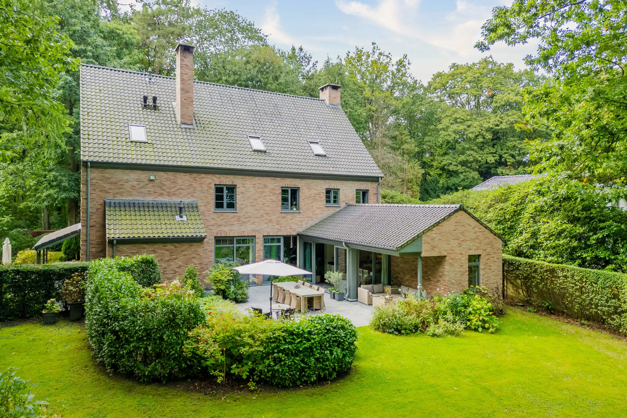 Prestigieuze villa met afzonderlijke woonunit en royale tuin nabij de Kalmthoutse Heide foto 2