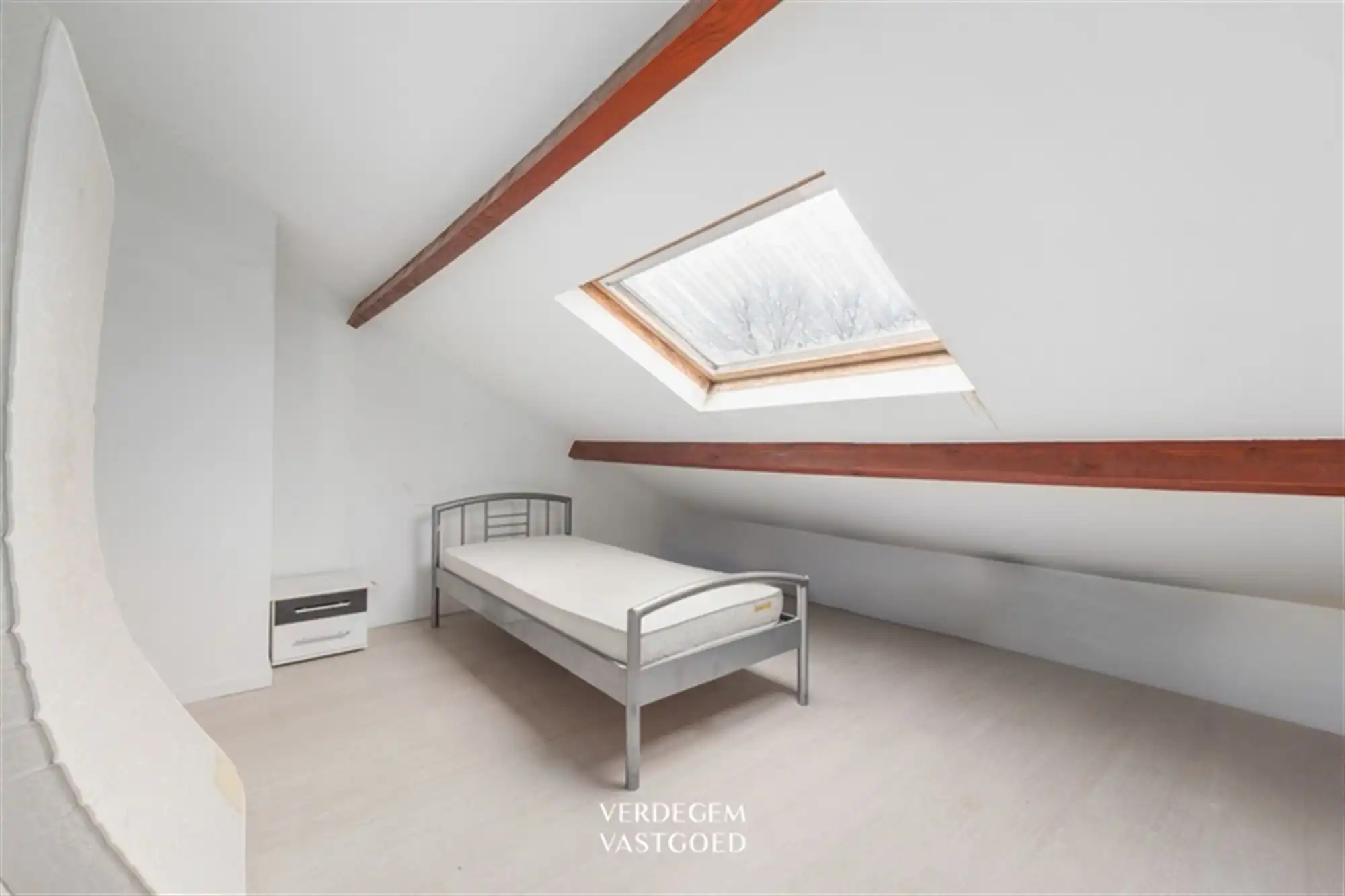 Ruime woning met 5 slaapkamers, zuidwestgerichte tuin en inpandige garage met oprit in een rustige straat foto 17