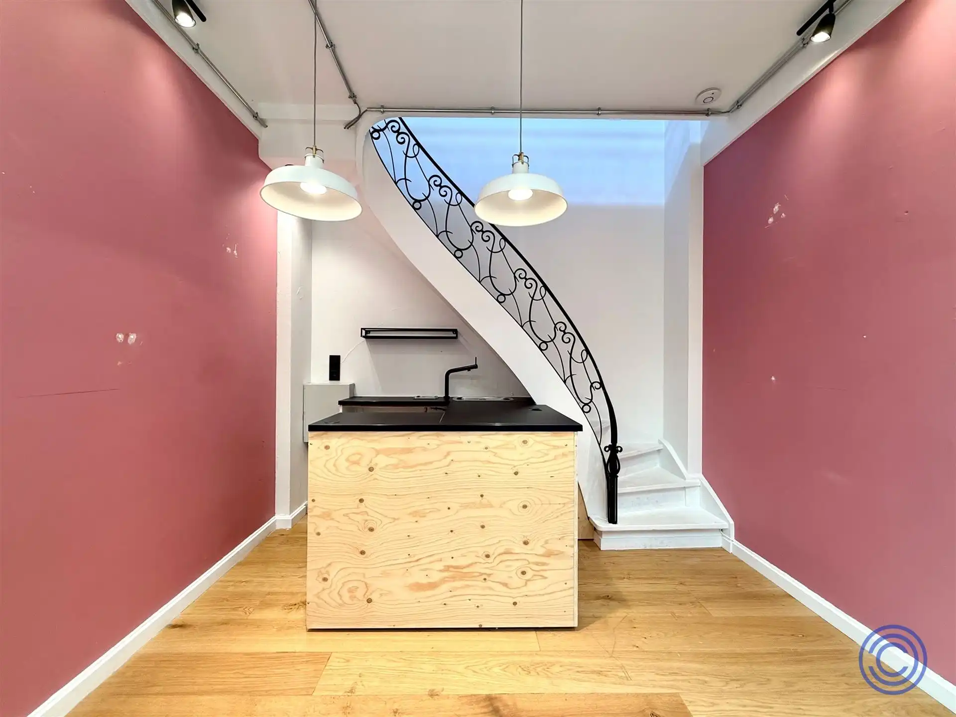 Instapklaar handelspand in Nieuwe Gaanderij! foto {{pictureIndex}}