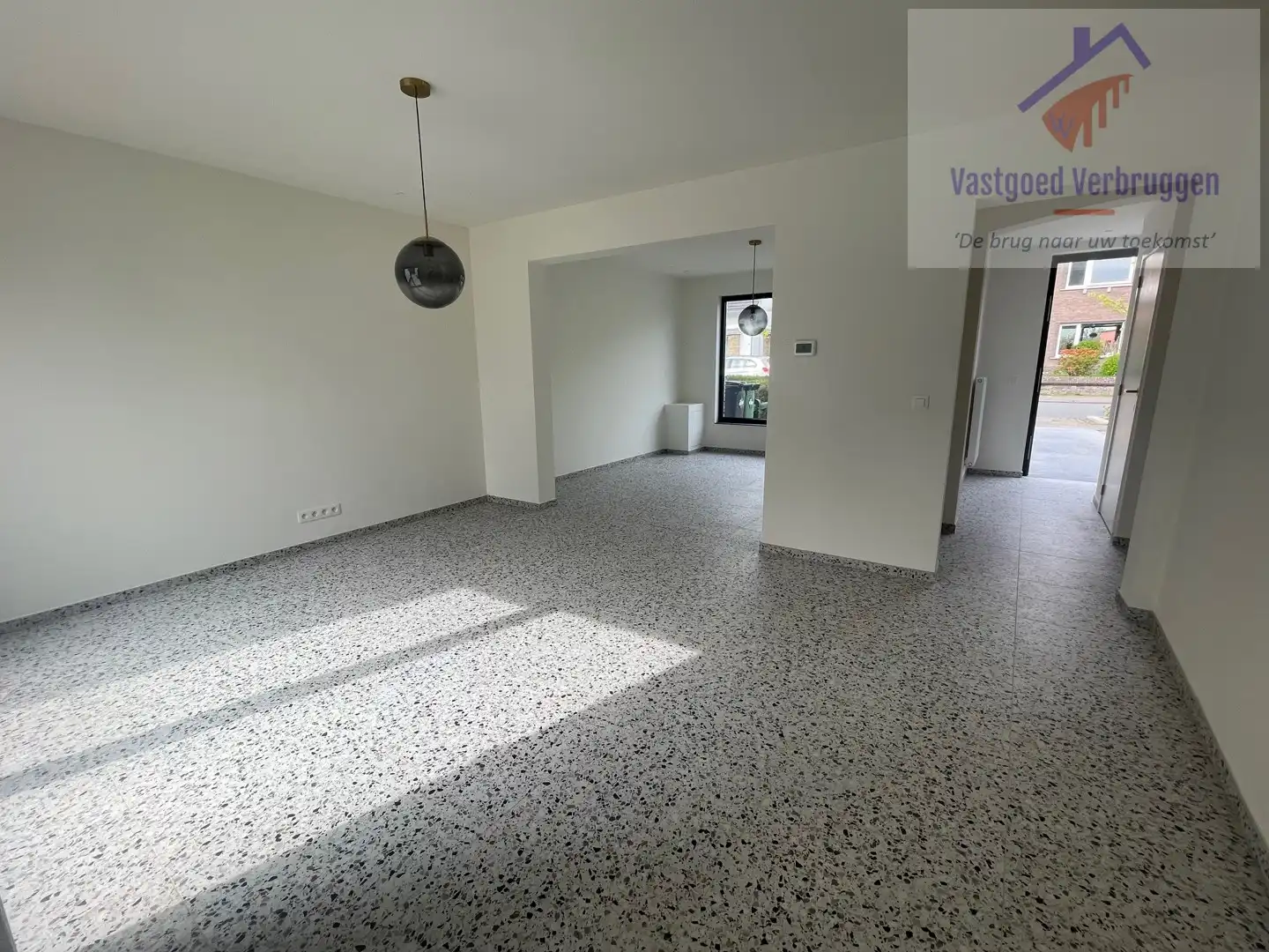 Volledig gerenoveerde woning met tuin en autostaanplaats op toplocatie foto 4