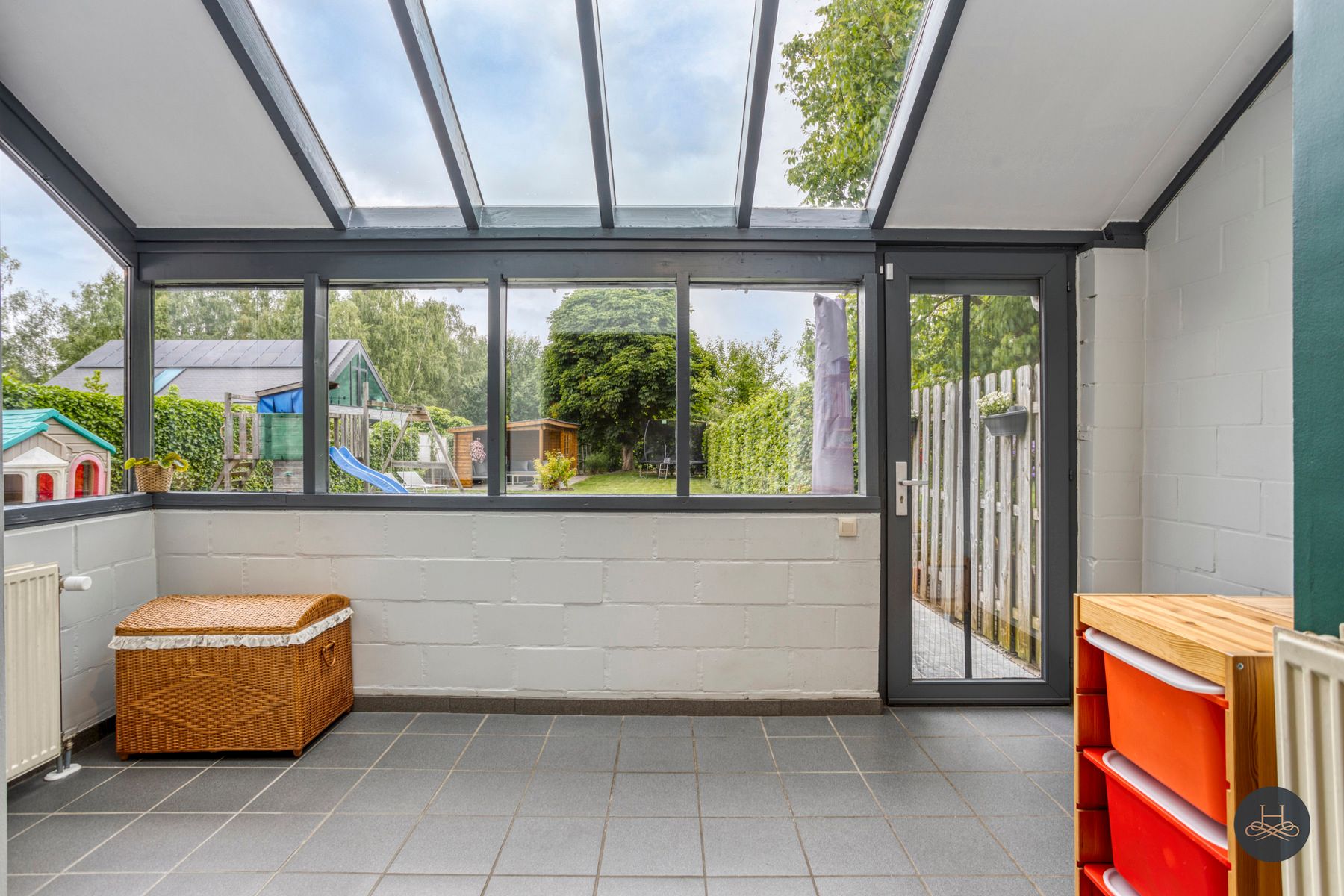Charmante, gerenoveerde halfopen woning met grote tuin foto 17