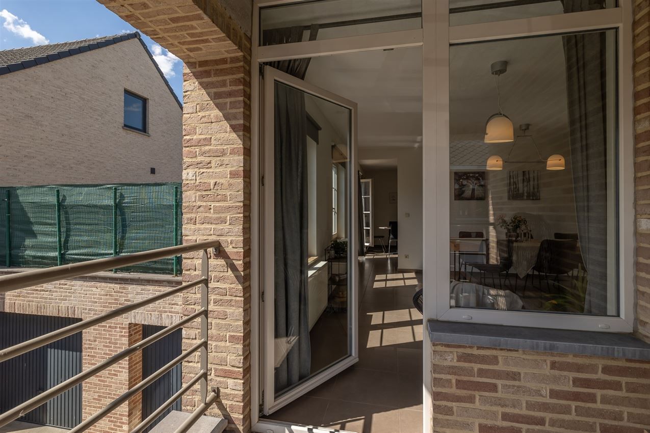 Royale duplex met terras en garage foto 7