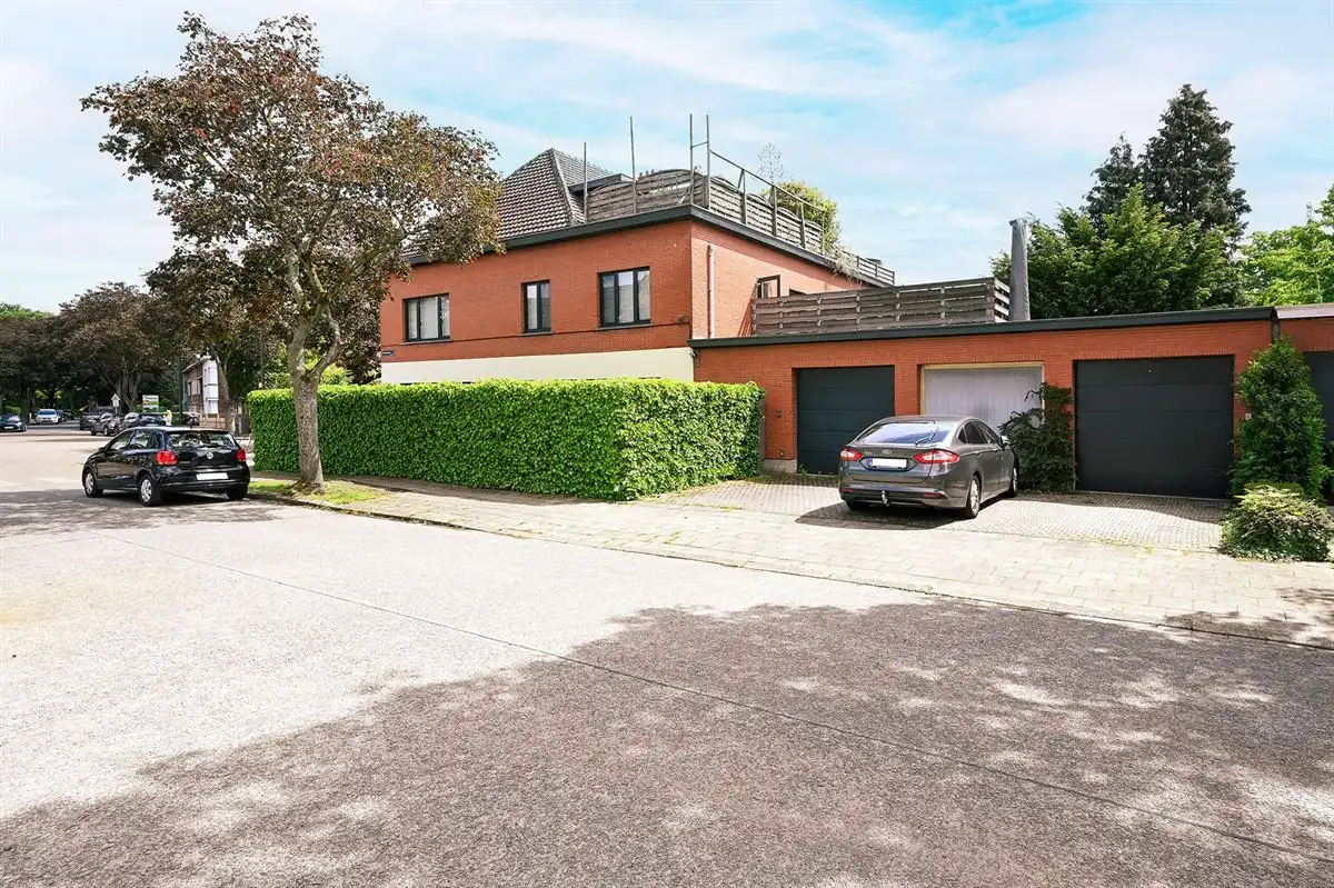 Mooi hoekappartement met garage foto 26
