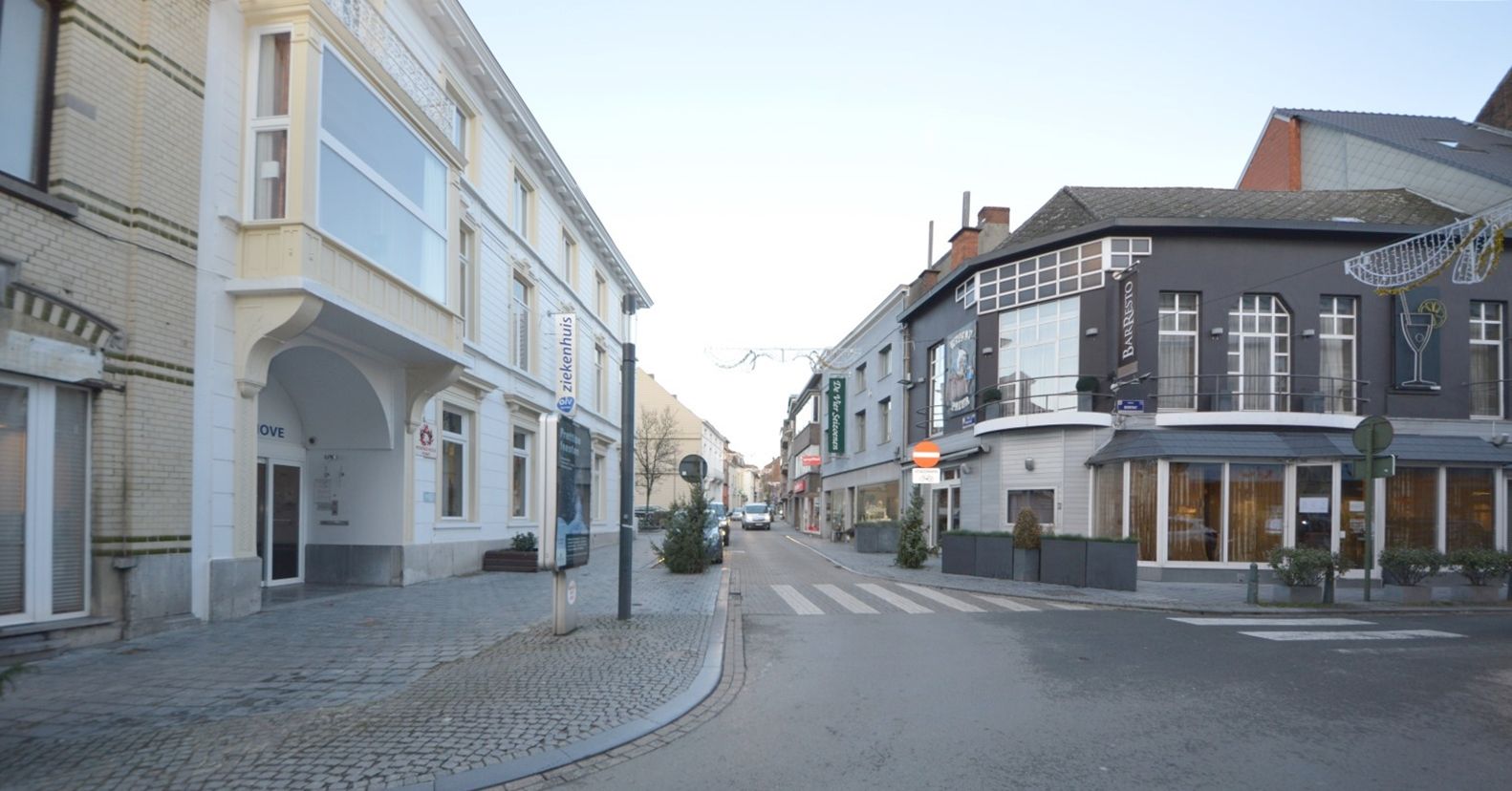 RUIM HANDELSGELIJKVLOERS CENTRUM MET PARKING VOOR DE DEUR foto 18