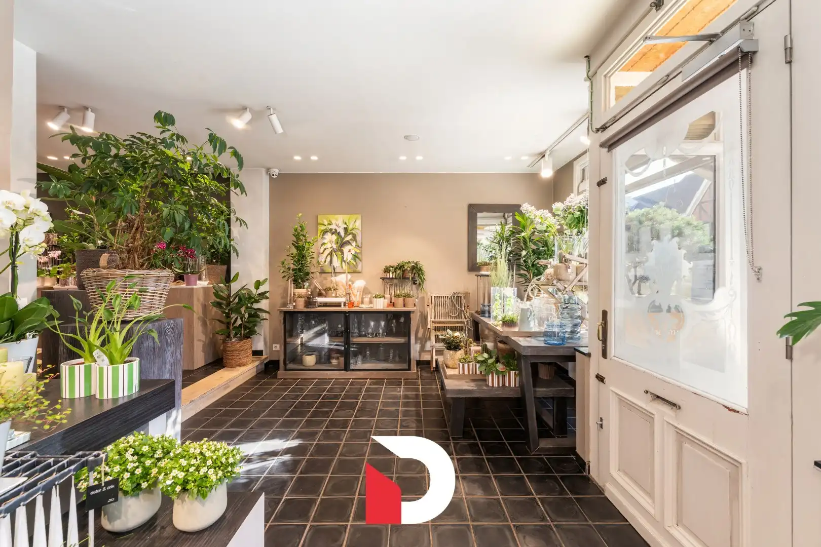 Handelswoning met veel potentieel op toplocatie in hartje Kristus-Koning (Brugge) foto 2