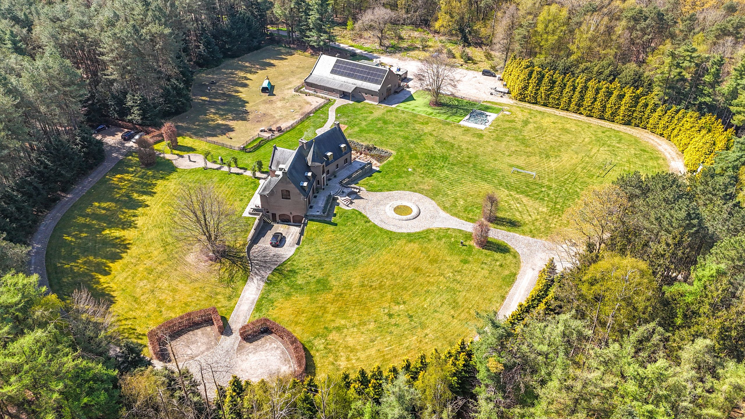 Unieke villa met bijgebouw, op ruim perceel van ca. 8.5 HA! foto 143