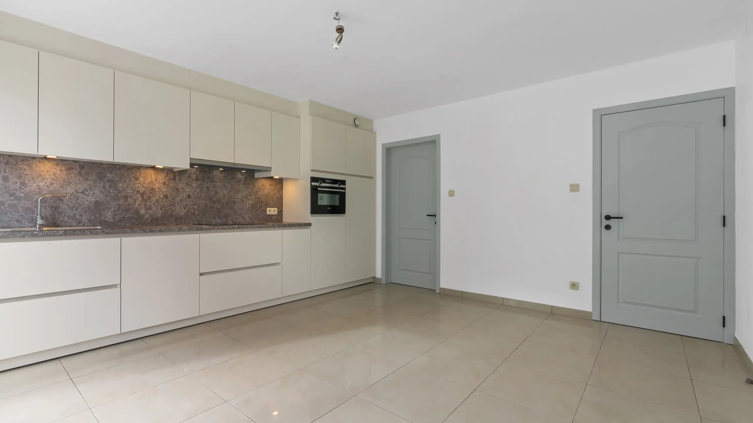 Vernieuwd appartement met 4 slaapkamers in Beringen foto 19