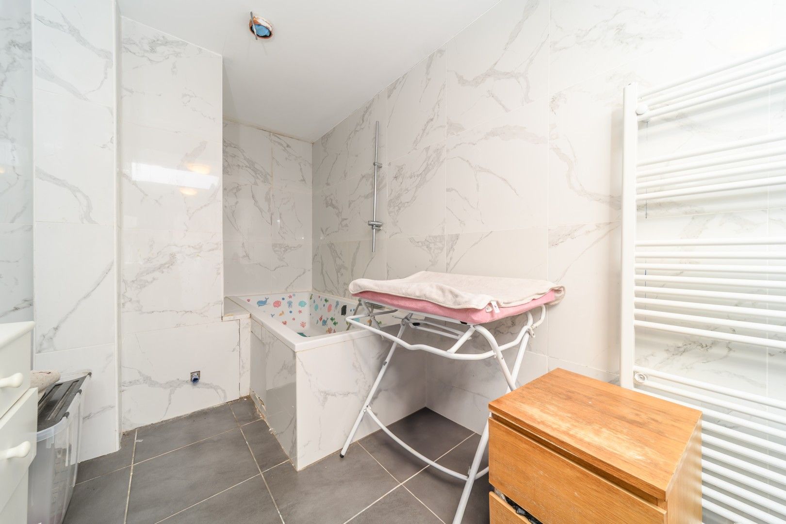 Verder af te werken gezinswoning met tuin foto 11