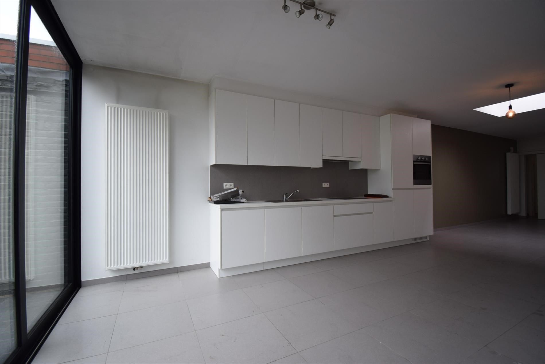 NETTE RIJWONING MET AUTOSTANDPLAATS foto 2