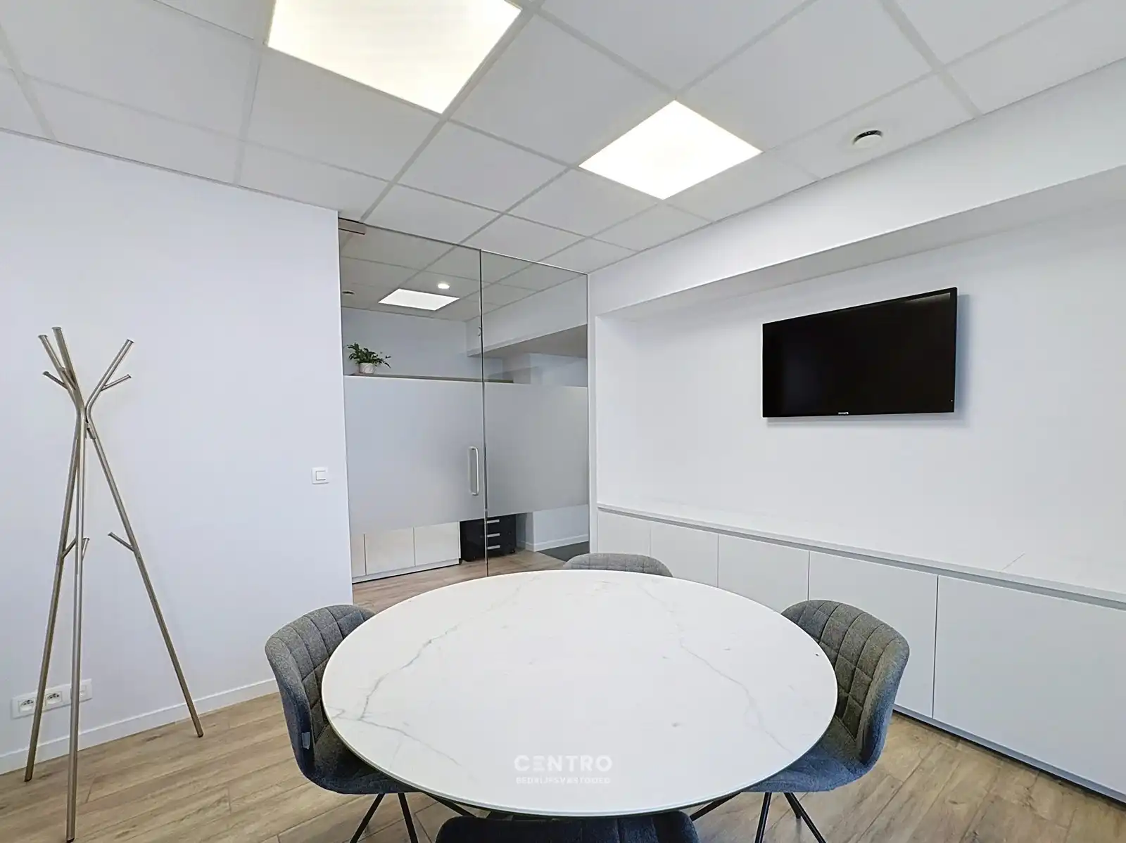 Prachtig afgewerkte kantoorruimte op interessante ligging! foto 11