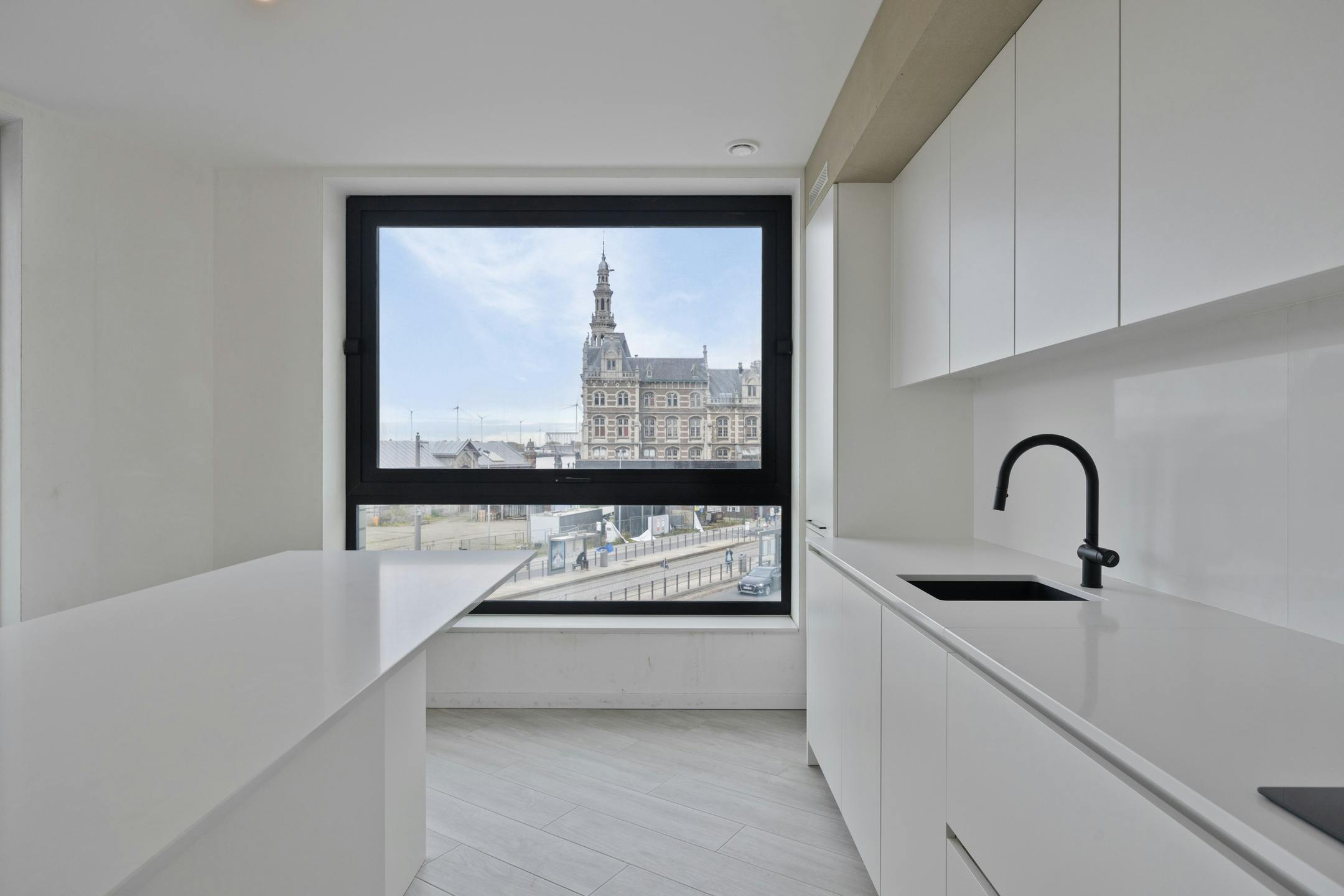 Nieuwbouwappartement met twee slaapkamers te koop in Antwerpen  foto {{pictureIndex}}