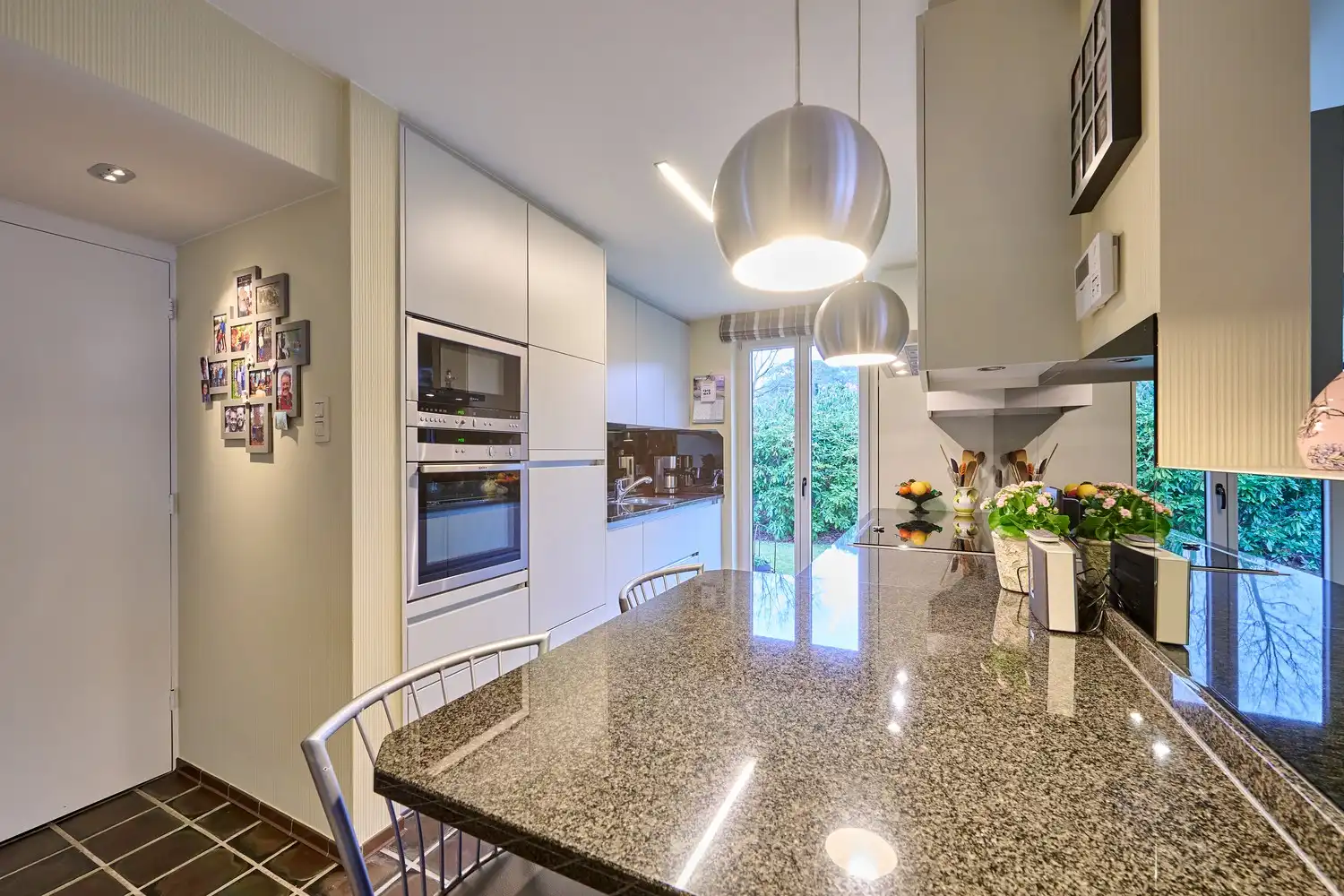 Residentieel en op een uitgestrekt perceel gelegen vernieuwde woning met 3/4 slaapkamers foto 10