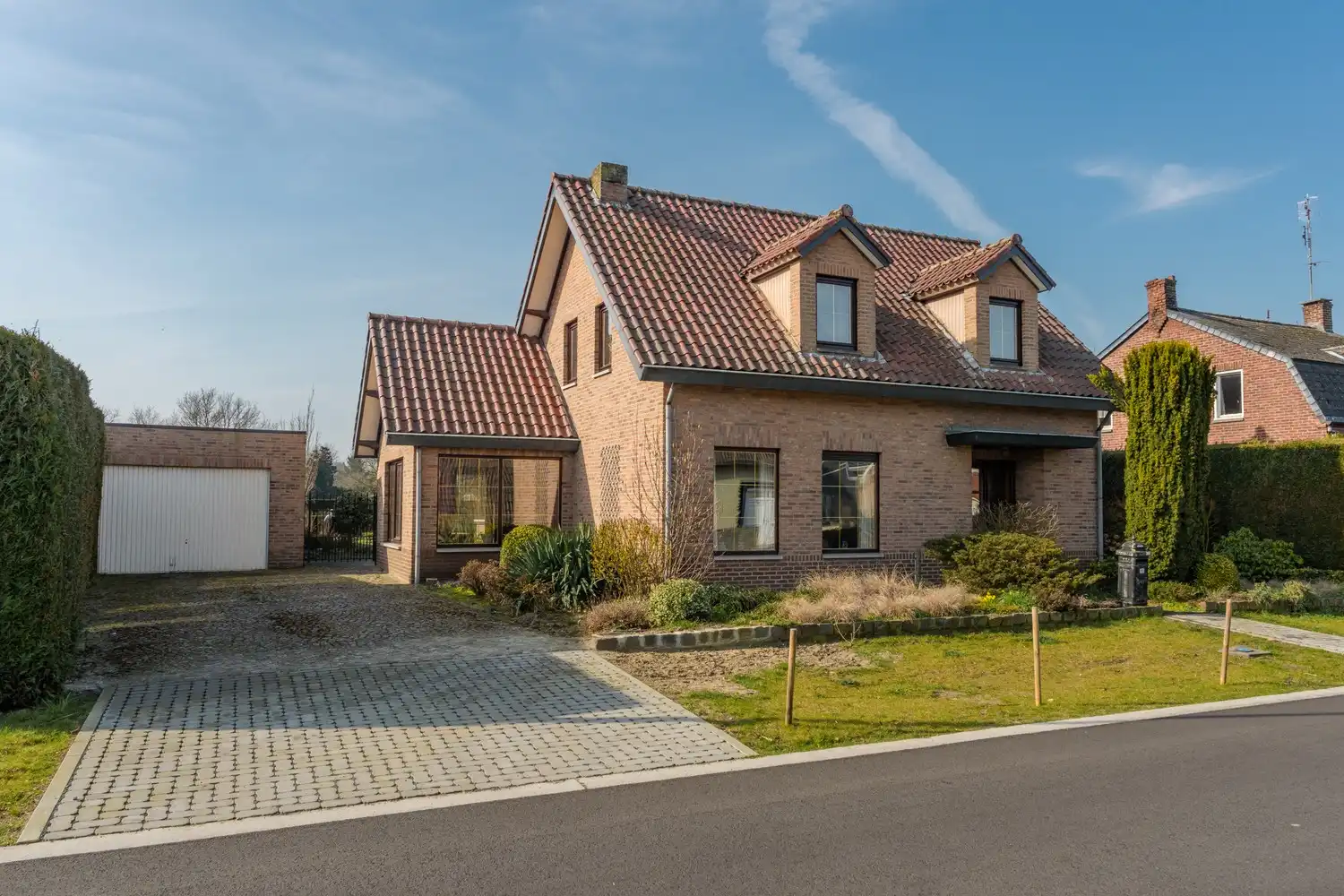 Ruime woning op toplocatie in Achel met prachtig perceel van 20a90 foto {{pictureIndex}}